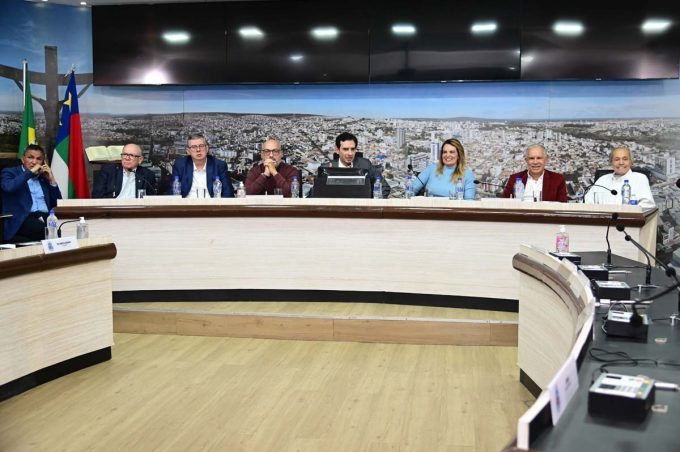 Malha aérea ligando diversos aeroportos e destinos e voos regionais são debatidos em audiência pública em Vitória da Conquista 