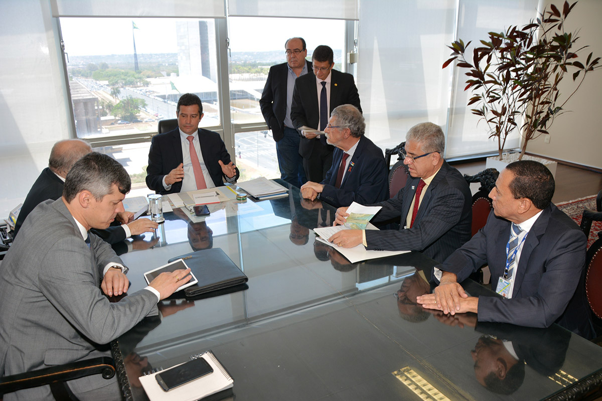 Herzem volta a Brasília, se reúne com ministro e faz nova rodada de negociações para a conclusão do aeroporto