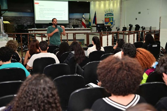 Coordenação Municipal da Juventude prepara jovens para o Enem com realização do “Aulão Solidário”
