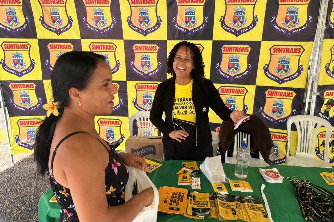 Simtrans leva ação de conscientização do Maio Amarelo sobre segurança no trânsito à Praça Barão do Rio Branco