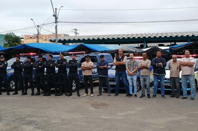 Sesep realiza ação educativa e orienta vendedores a evitar comércio de frutas na Estação Herzem Gusmão e ruas adjacentes