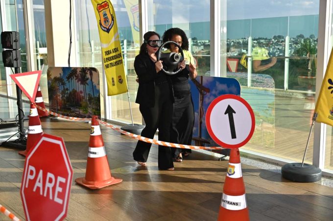 Simtrans leva ação educativa ao shopping Boulevard e alerta população para os riscos de dirigir após ingestão de bebida alcóolica