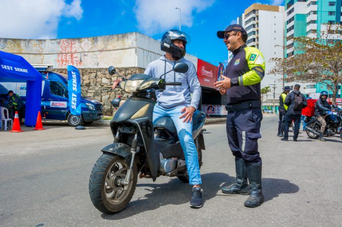 Simtrans realiza blitz educativa para motociclistas e prossegue com outras ações até fim deste mês