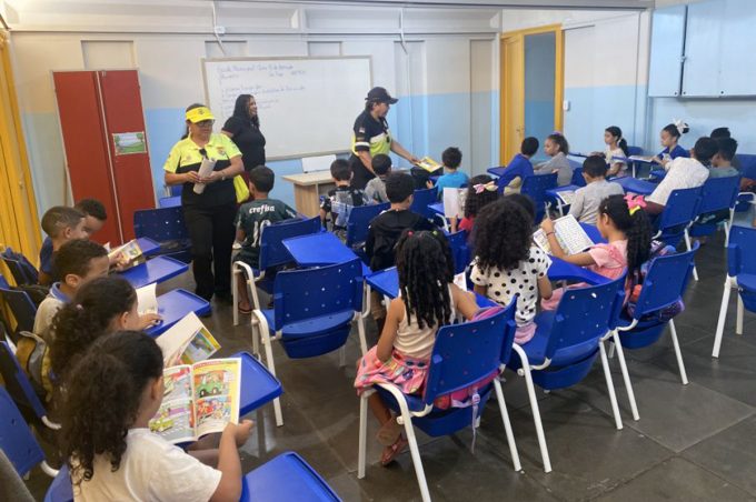 Simtrans promove ação educativa para alunos da Escola Municipal Iara Cairo de Azevedo
