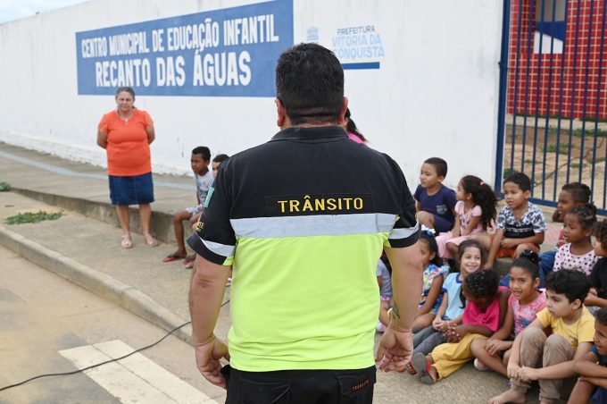 Escolas municipais são contempladas com material de educação no trânsito
