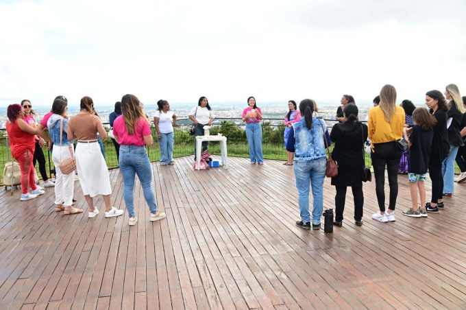 Prefeitura promove grupo terapêutico para mulheres no Cristo de Mário Cravo