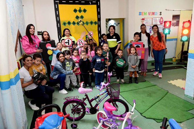 Secretaria de Mobilidade Urbana leva palestra sobre segurança e educação para o trânsito até escolas do município