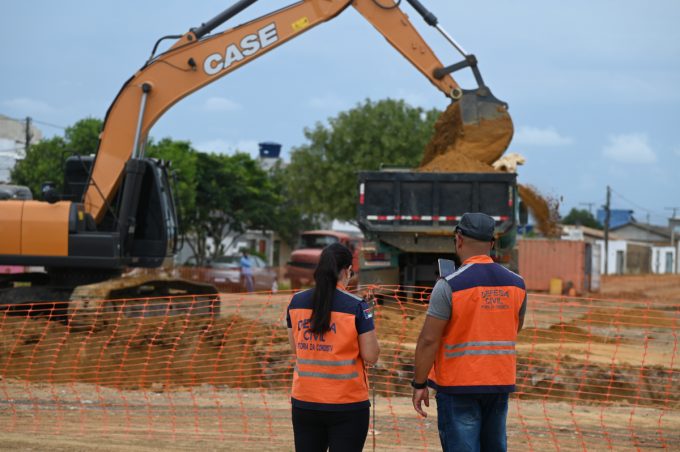 Defesa Civil acompanha escavação de bacia de contenção provisória no Vila América