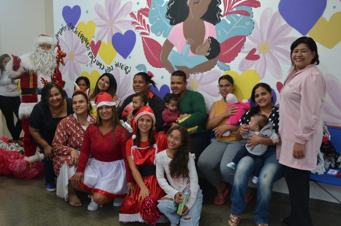 Papai Noel leva alegria para pacientes do Hospital Esaú Matos