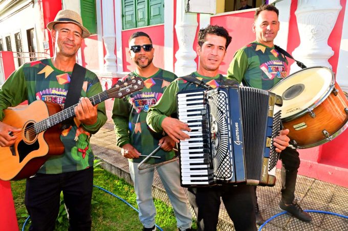 Da Prefeitura de Vitória da Conquista para os palcos: Banda Forró Lenha Seca valoriza cultura nordestina 