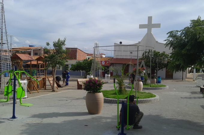 Distritos de José Gonçalves, Bate-Pé e Inhobim recebem iluminação natalina até esta sexta-feira, 12