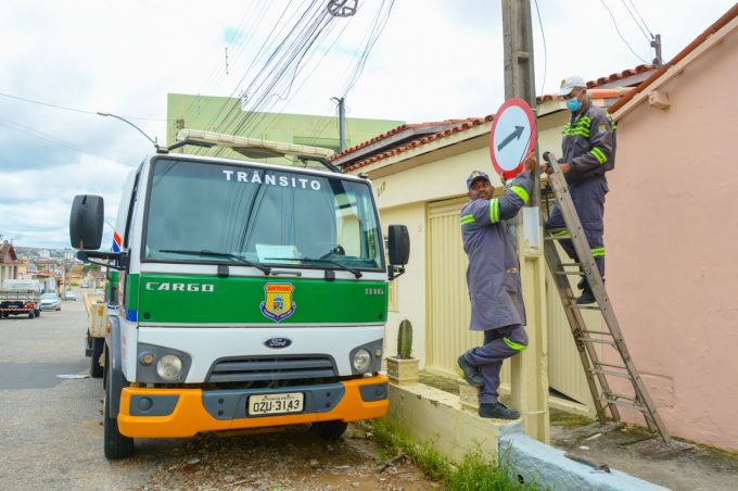 Semob instala binário nas ruas União Operária e Guilherme Aguiar, no Iracema