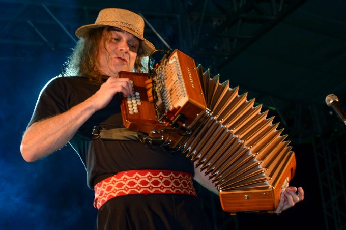Renato Borghetti com sua gaita trouxe o ritmo gaúcho para o Arraiá da Conquista