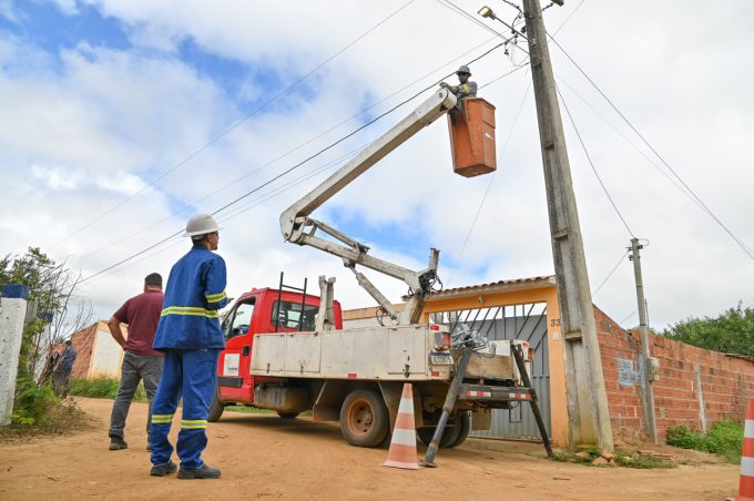 Prefeitura amplia manutenção e instalação de luminárias de LED na Zona Rural pelo programa Brilha Conquista