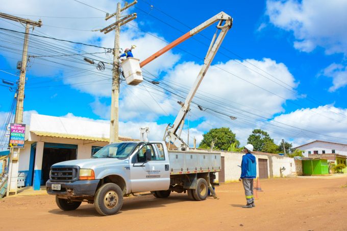 Prefeitura amplia instalação de luminárias de LED na zona rural e inicia segunda etapa do Brilha Conquista