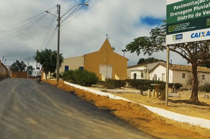 Prefeitura Municipal executa pavimentação asfáltica no Distrito de Veredinha