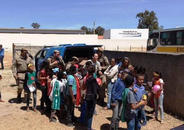 Secretaria Municipal de Educação e Ronda Escolar promovem atividades em homenagem ao Dia das Crianças