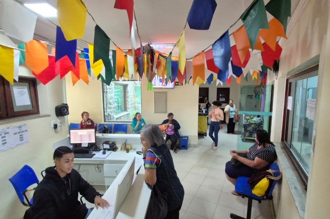 Pacientes e colaboradores da Clínica Municipal de Reabilitação confraternizam em clima junino