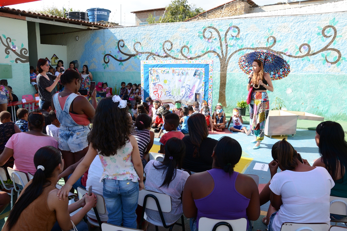 Comunidade escolar participa de projeto que incentiva o gosto pela leitura