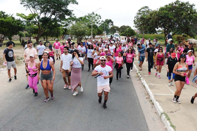 Lagoa das Bateias recebe caminhada do Outubro Rosa e mutirão de serviços voltados à prevenção do câncer de mama