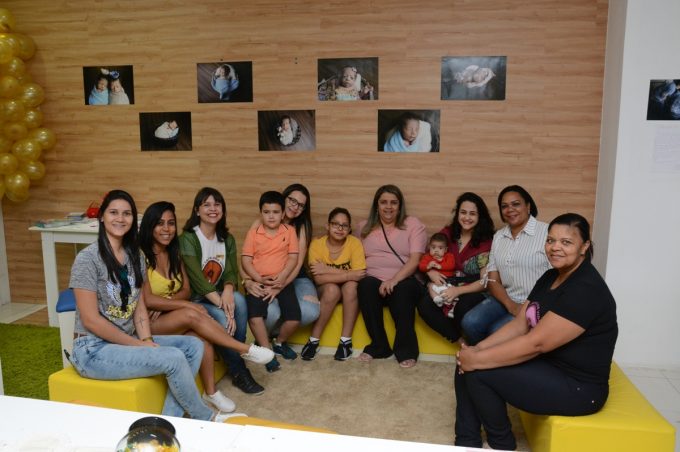 Agosto Dourado: Mães participam de atividade do Hospital Esaú Matos no shopping