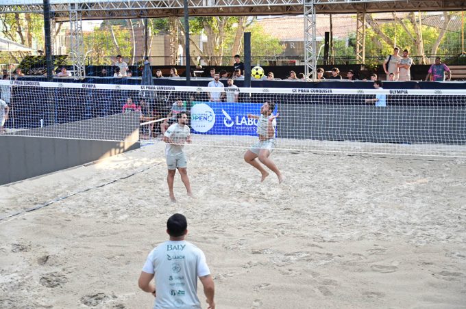 Open Conquista de Futevôlei reúne mais de 300 atletas de todo o país até domingo, 18