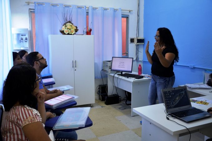 Central de Interpretação de Libras promove cursos de Língua Portuguesa e Libras voltados para surdos