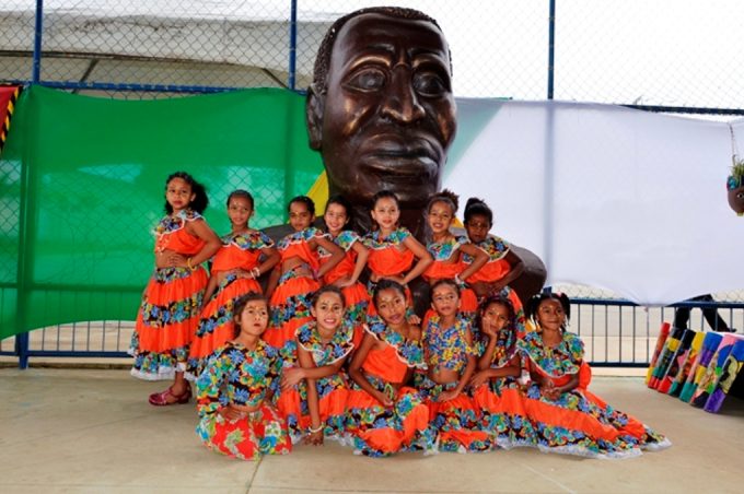 Feira Cultural do Projeto Trançando Africanidades movimenta Estádio Edvaldo Flores
