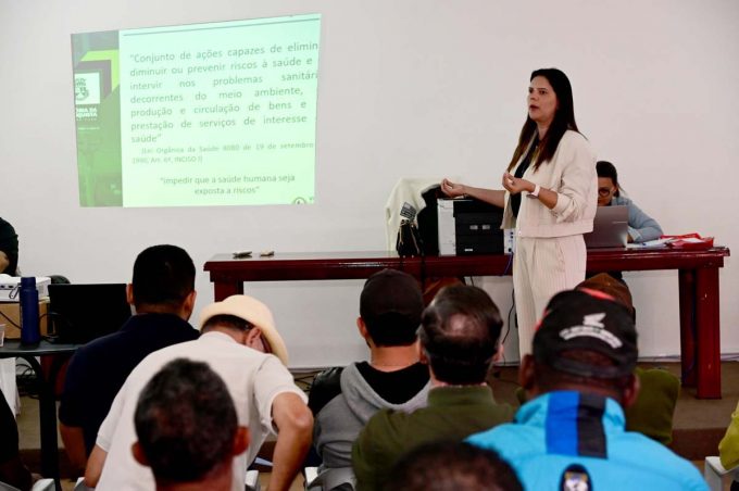 Vigilância Sanitária realiza curso de boas práticas para comerciantes de alimentos que vão trabalhar no Festival de Inverno