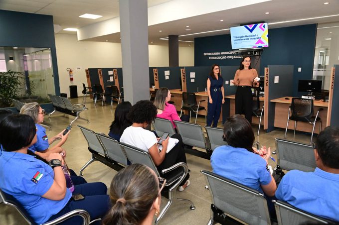Prefeitura qualifica servidores para facilitar atendimento aos contribuintes