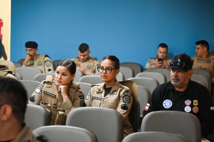 Representantes das forças de segurança participam de evento voltado à abordagem de crianças e adolescentes