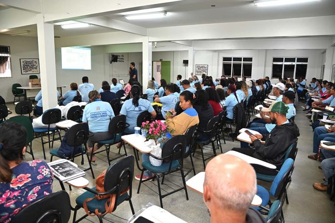 Agentes de combate às endemias participam de curso de atualização em arboviroses durante esta semana