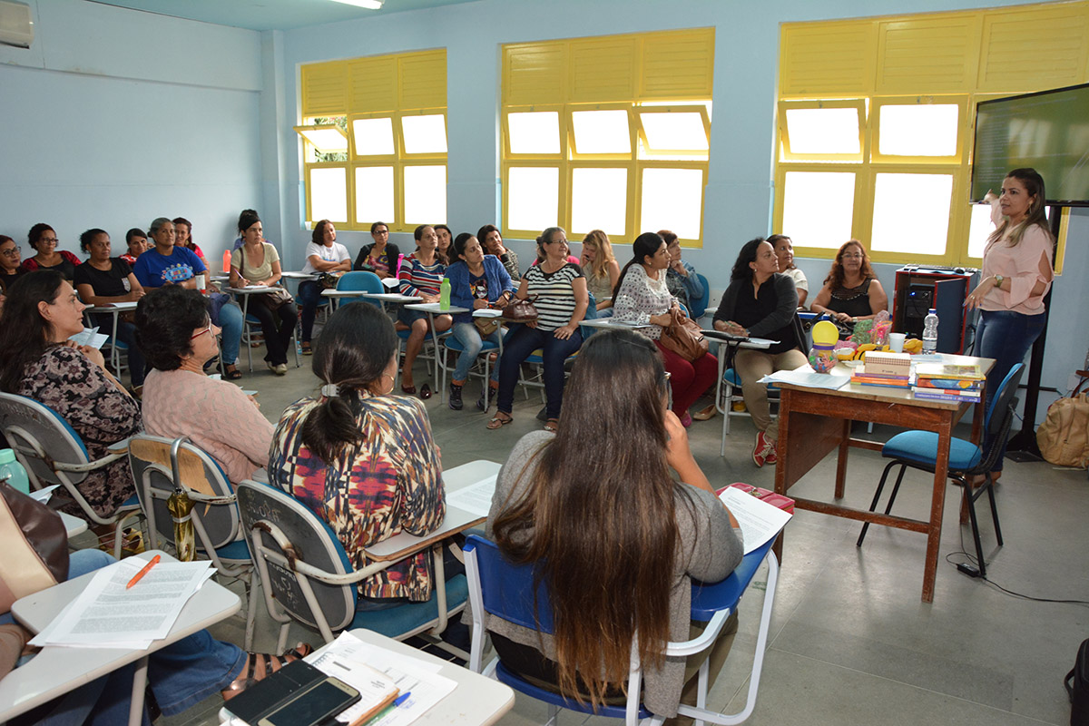 Monitores da Educação Infantil participam de curso de aperfeiçoamento