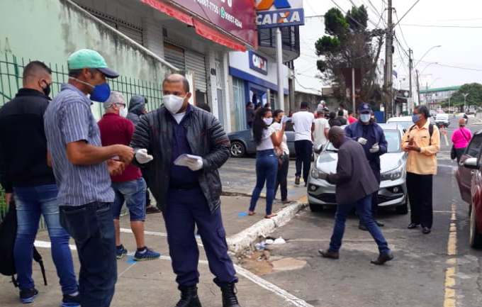 Agentes de segurança patrimonial realizam trabalho educativo sobre medidas de prevenção à Covid-19