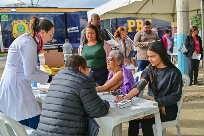 Ação realizada pela Prefeitura e PRF garantiu mais de 1.100 atendimentos de saúde à população
