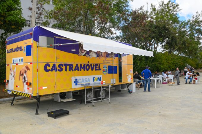 Castramóvel completa um ano de funcionamento com mais de 1.300 animais atendidos no município