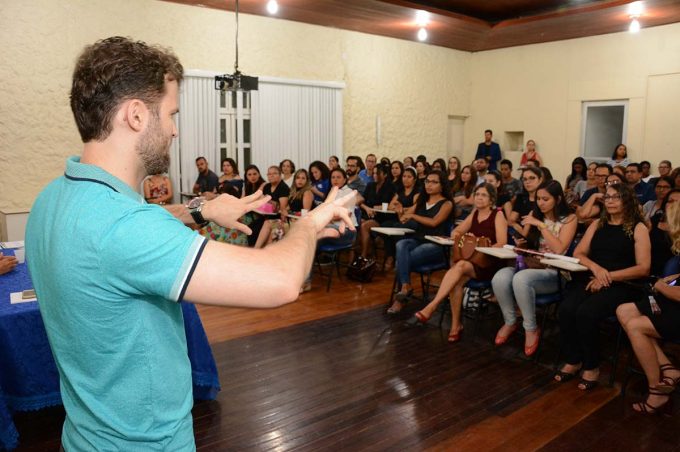 Prefeitura certifica novas turmas dos cursos de Libras