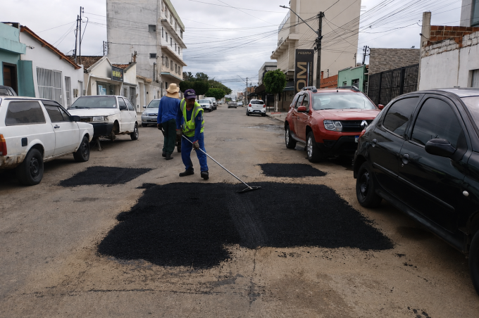 Operação Tapa-Buraco segue com cronograma de manutenção viária em diversos bairros e na zona rural