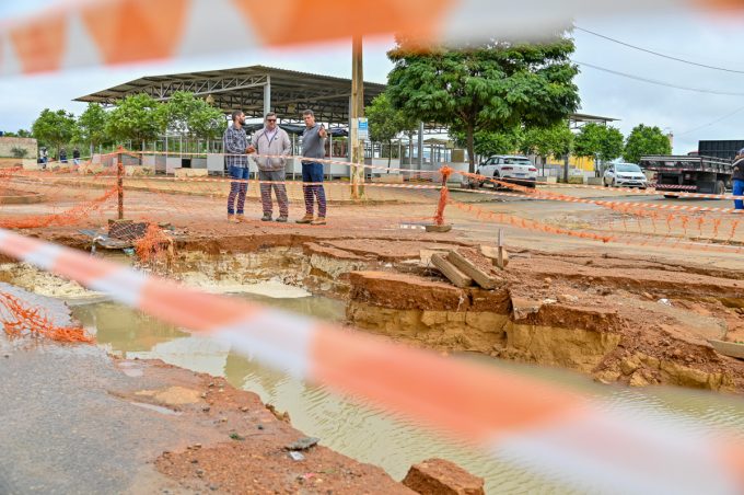Prefeitura avalia situação da obra de drenagem da Avenida Francisco Sabino afetada pelas fortes chuvas