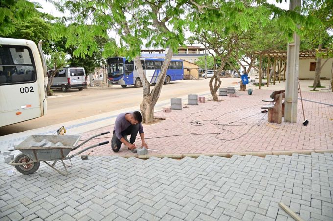 Prefeitura avança em obras de construção e reforma de praças na cidade e na zona rural