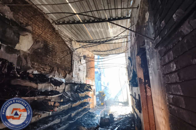 Prefeitura mobiliza equipes para apoiar combate a incêndio em lojas no Centro