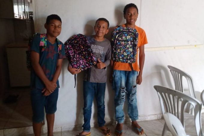Prefeitura distribui a crianças e adolescentes da rede socioassistencial 2.263 mochilas doadas pela Receita Federal