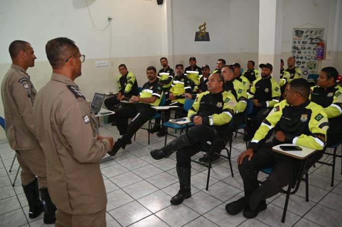 Capacitação para agentes do Simtrans foca na segurança de motociclistas no trânsito de Vitória da Conquista