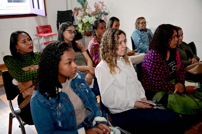 Projeto Mãos e Fios: SMPM realiza curso de escova profissionalizante para mulheres