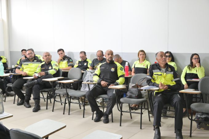 Agentes de trânsito e servidores concluem curso de atualização sobre o Código de Trânsito Brasileiro