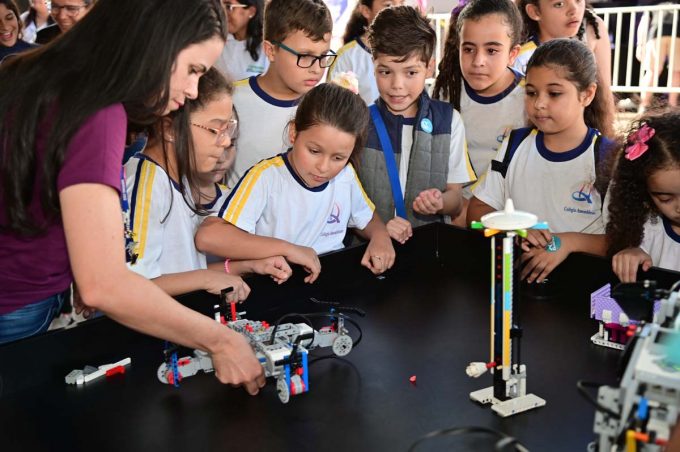 Com palestras e exposições sobre tecnologia e inovação, Cyber Conquista atrai estudantes de todas as idades