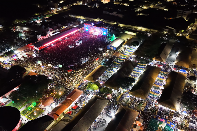Arraiá da Conquista: Primeiro dia confirma grandiosidade do evento com grandes atrações, público expressivo e segurança