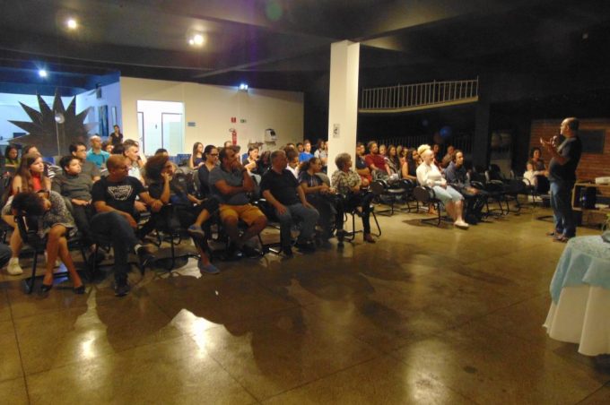Em palestra no Planetário, professor alerta para cuidados com o Planeta