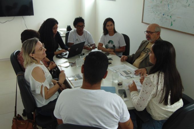 Smed e Defensoria Pública debatem parcerias para descentralizar atuação do órgão em comunidades distantes da sede