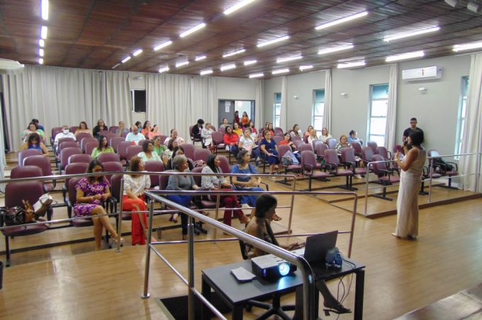 Gestores das creches e escolas municipais participam de capacitação sobre alimentação escolar
